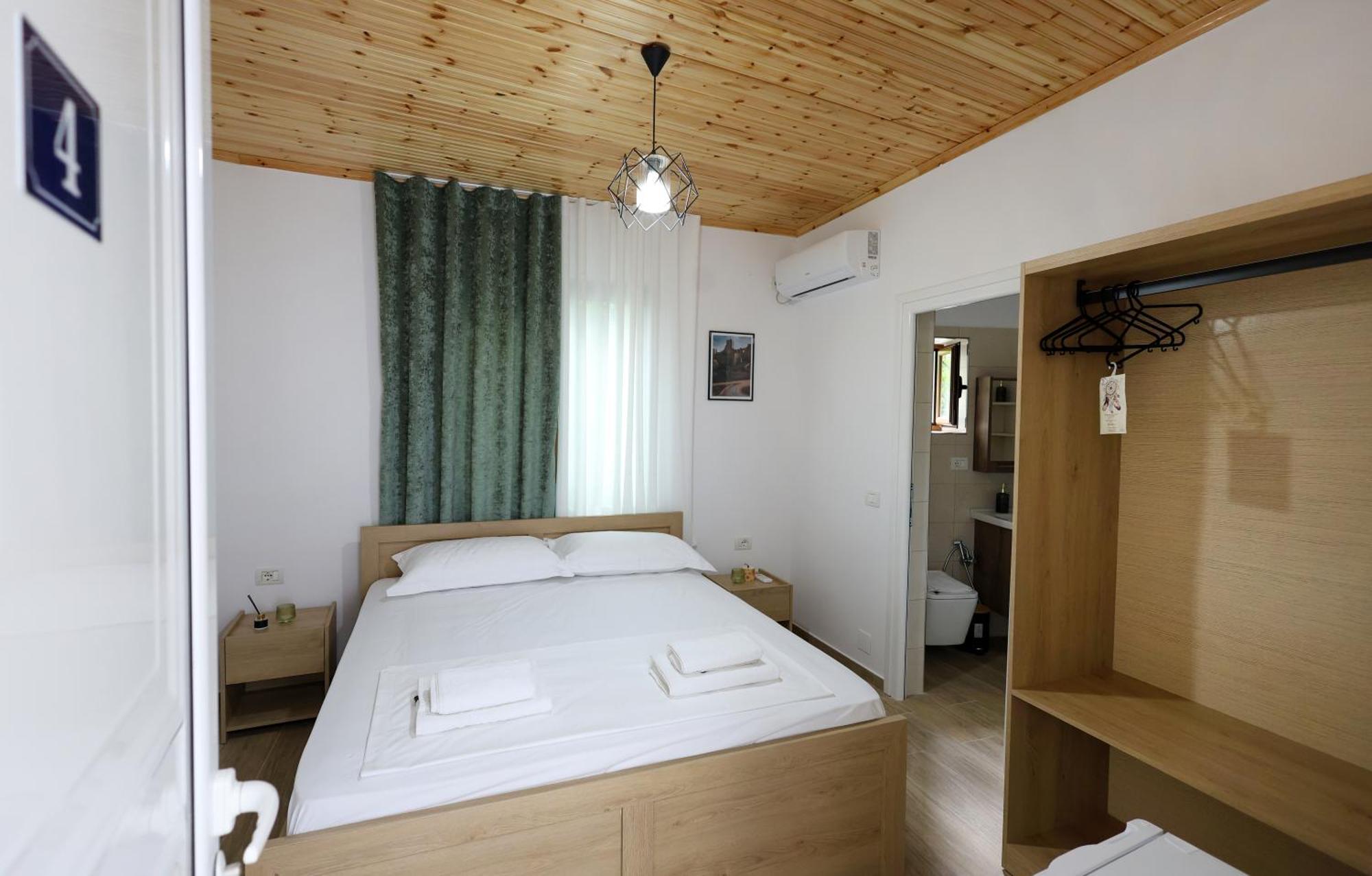 Hotel Vila Vreko B&B Berat Extérieur photo