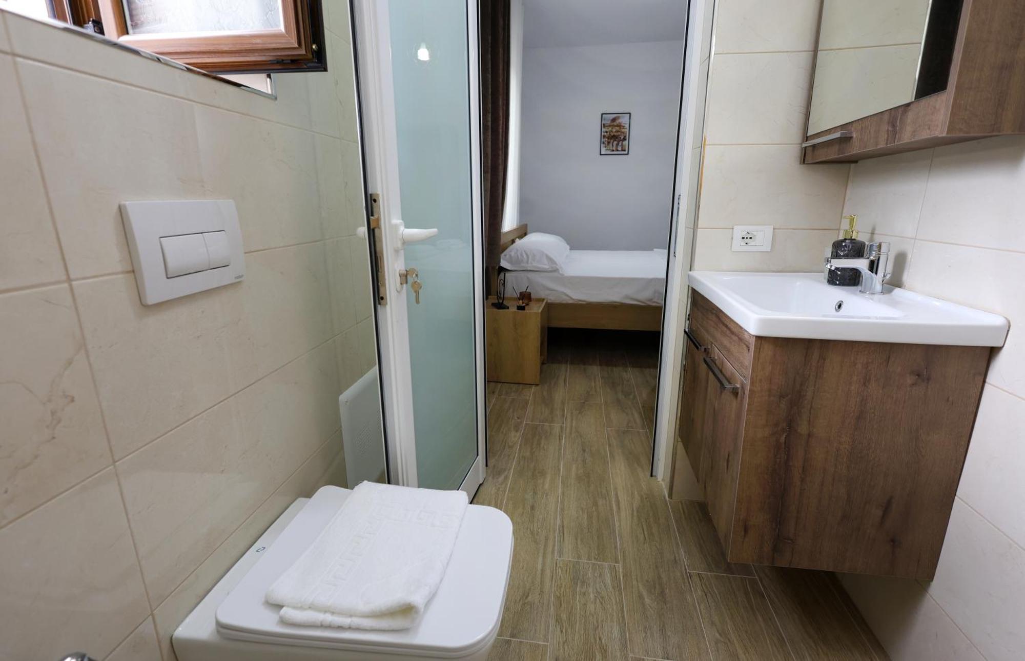 Hotel Vila Vreko B&B Berat Extérieur photo