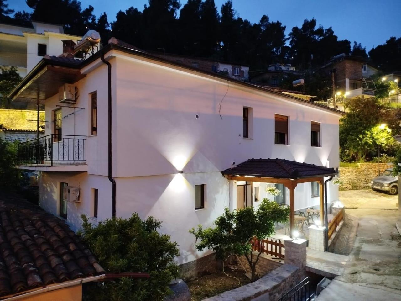 Hotel Vila Vreko B&B Berat Extérieur photo