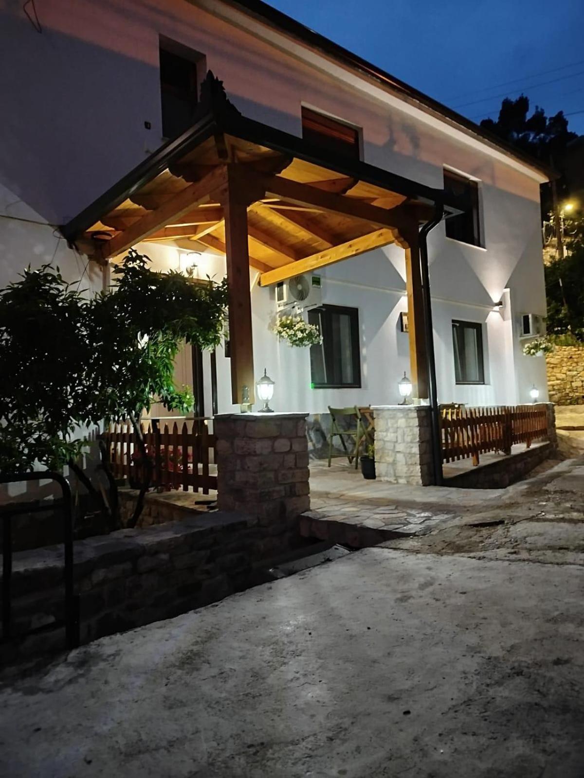 Hotel Vila Vreko B&B Berat Extérieur photo