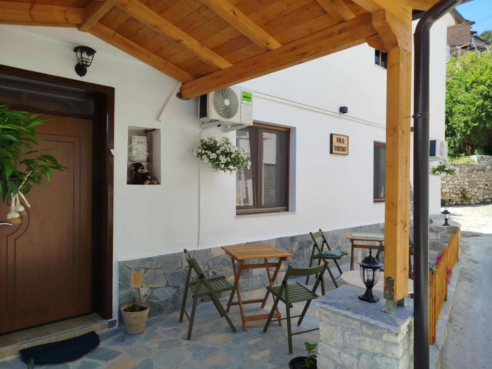Hotel Vila Vreko B&B Berat Extérieur photo