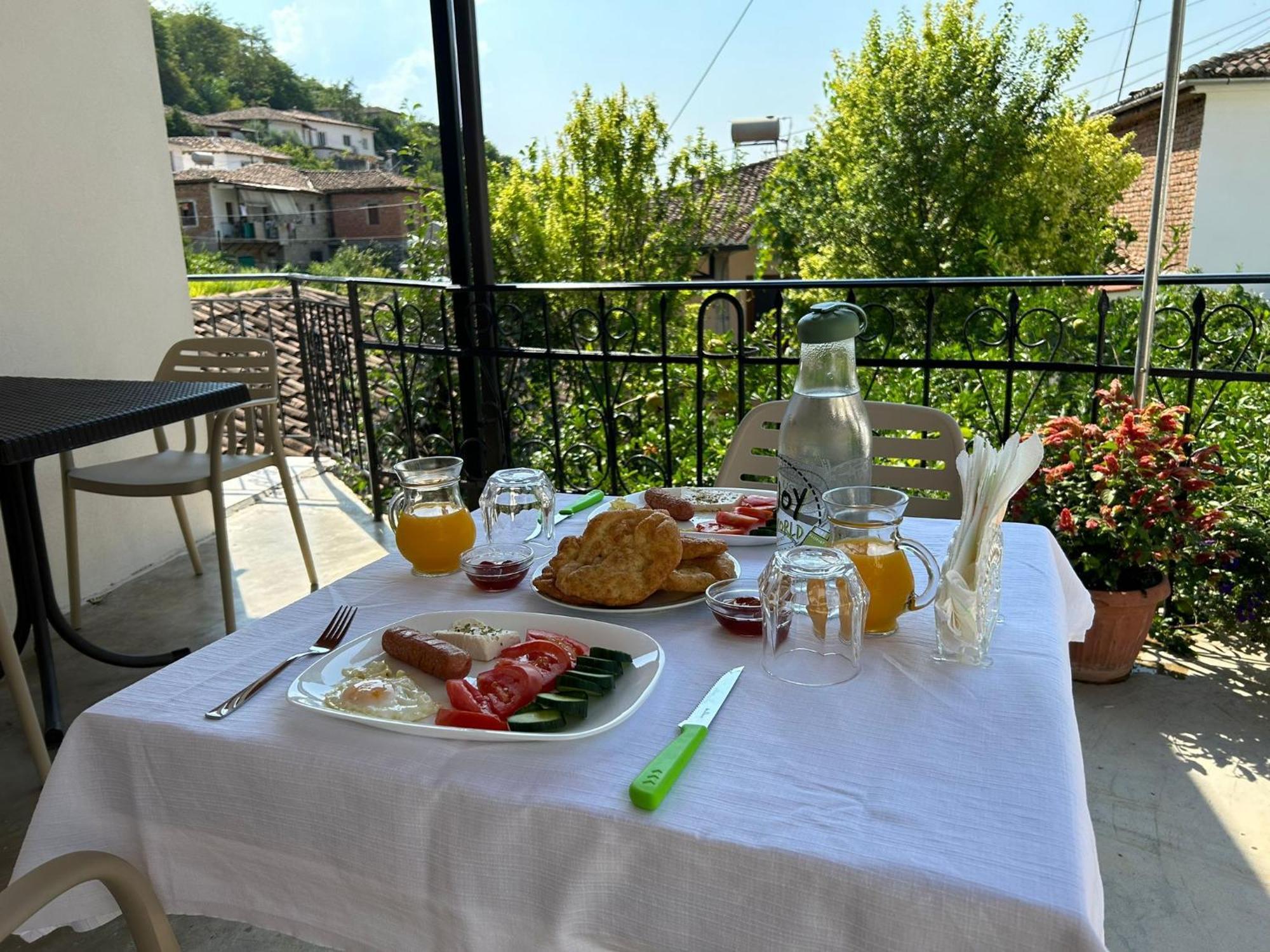 Hotel Vila Vreko B&B Berat Extérieur photo