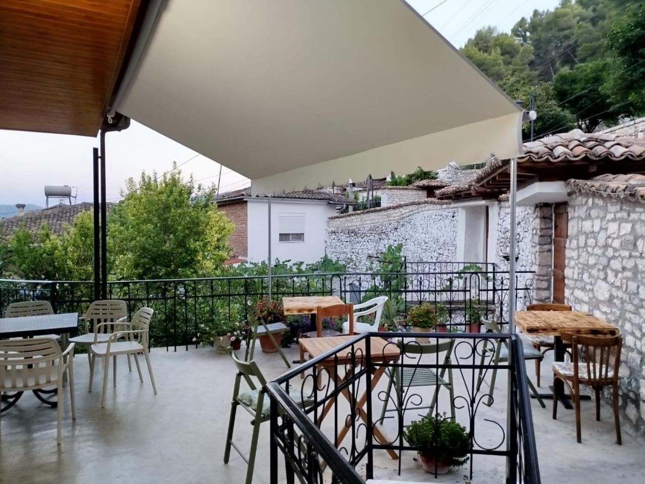 Hotel Vila Vreko B&B Berat Extérieur photo